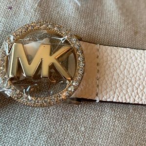 NWT Michael Kors Women’s leather Belt XL cream very pretty!